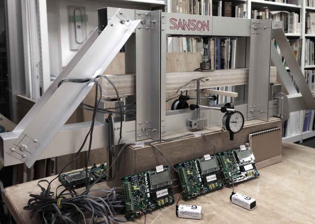 Spacimen of Reinforced Syn-wood under Bending Test, 2016